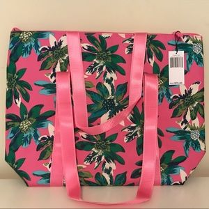 Vera Bradley Cooler Tote in Tropical Paradise 🌴